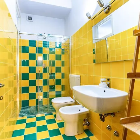 Porta Ticinese Colorful Apartment! Apartament