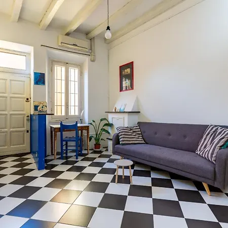 Porta Ticinese Colorful Apartment! דירה מילאנו