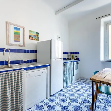 Porta Ticinese Colorful Apartment! * מילאנו
