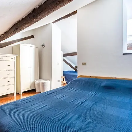Porta Ticinese Colorful Apartment! * מילאנו